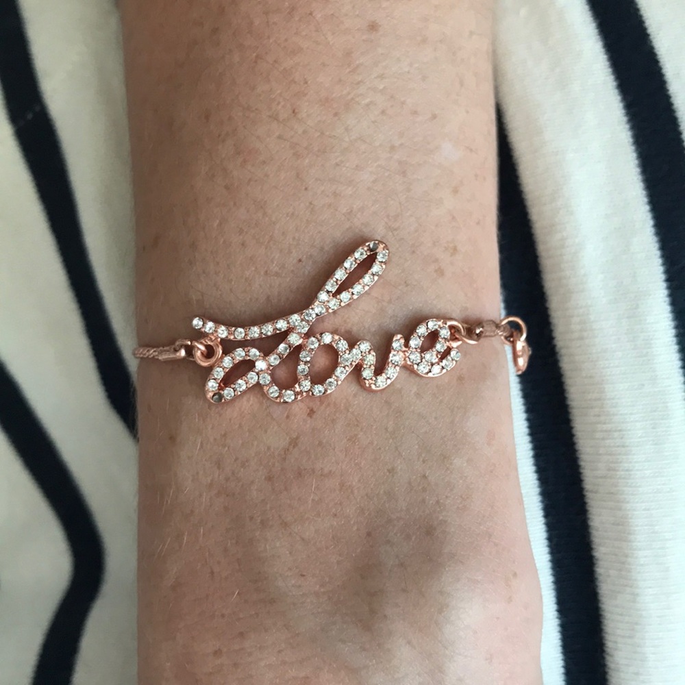 Adorable "Love" pull bracelet